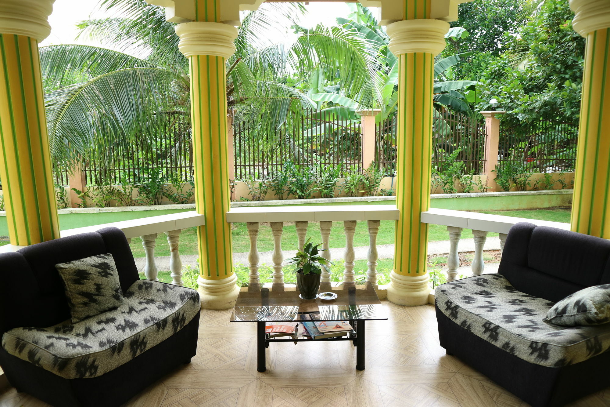 Oyo 422 Villa Emilia Pension House Panglao Bagian luar foto