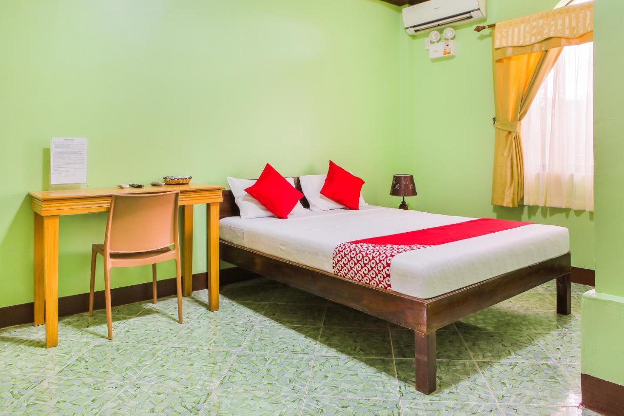 Oyo 422 Villa Emilia Pension House Panglao Bagian luar foto